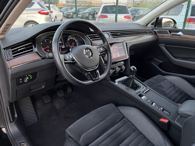 VW Passat 2.0 TDI ••HIGHLINE•• xenon | LED | navi | kamera | alcantara