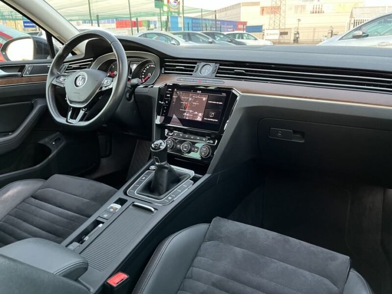 VW Passat 2.0 TDI ••HIGHLINE•• xenon | LED | navi | kamera | alcantara